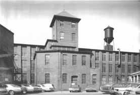 Cars parked in the courtyard (source: Cambridge Historical Commission).